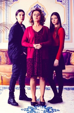 مسلسل فضيلة خانم وبناتها الموسم الاول مدبلج